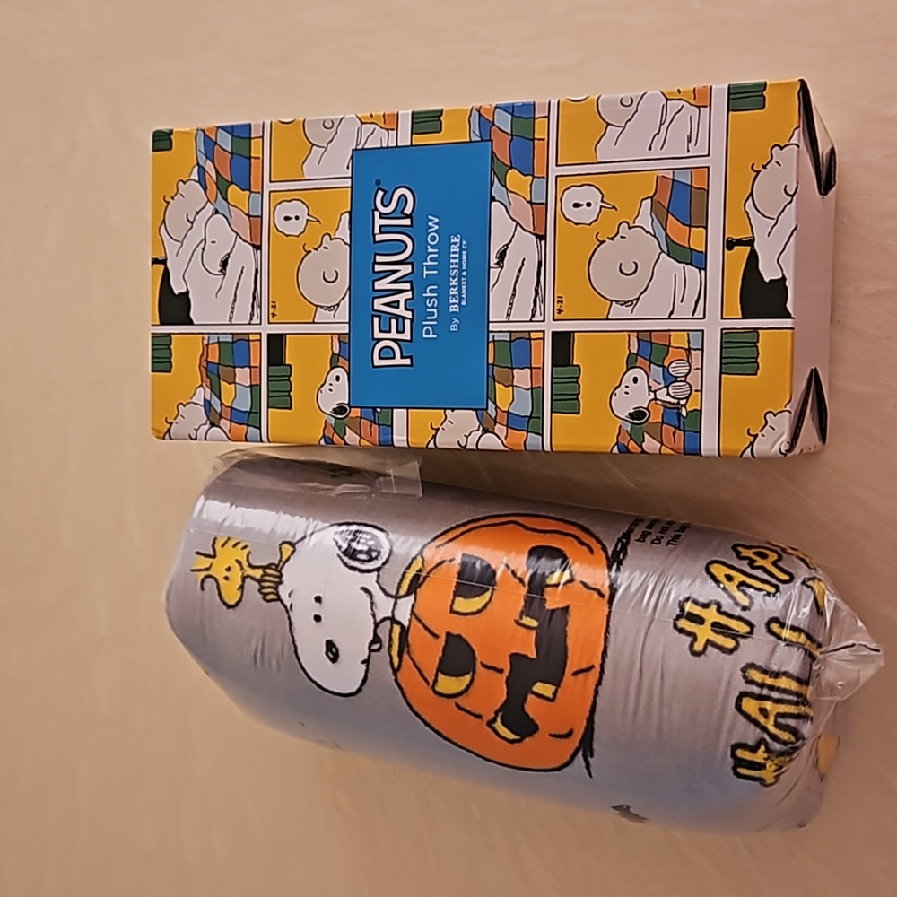 Snoopy Berkshire Velvetloft Blanket  - Brand New sealed with gift box